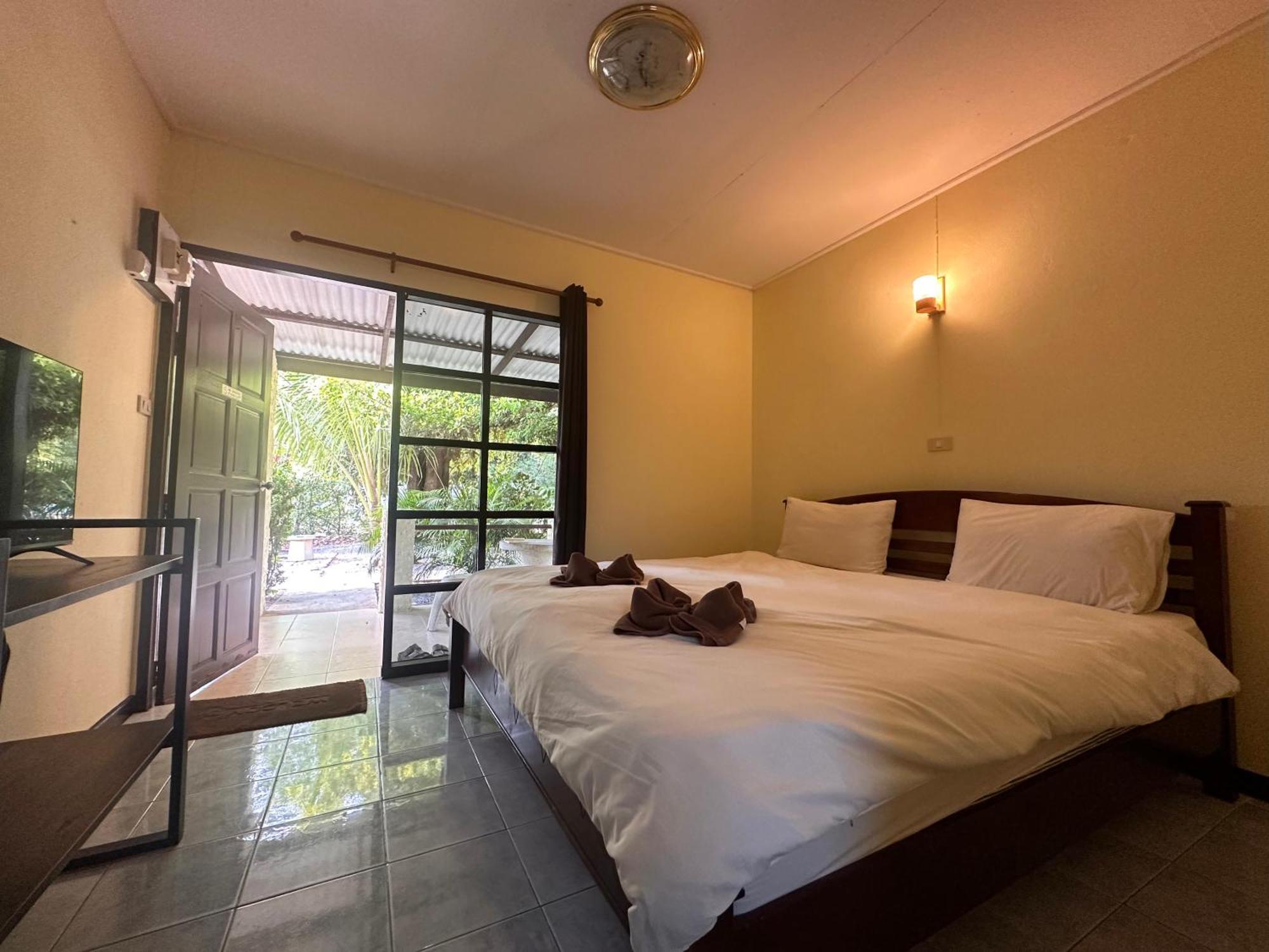 Blue Beach Resort Baanphakrimlay Exterior photo