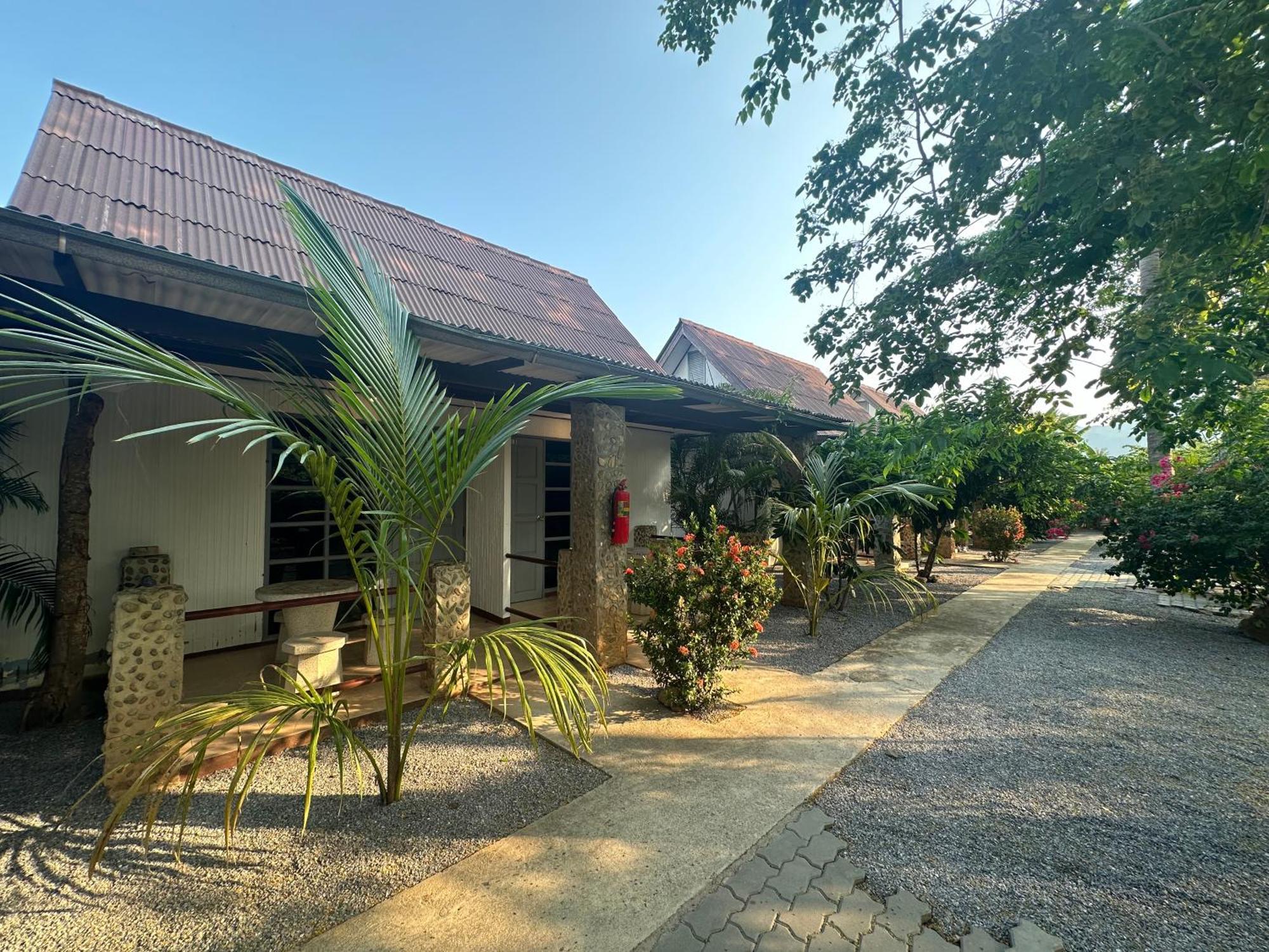 Blue Beach Resort Baanphakrimlay Exterior photo