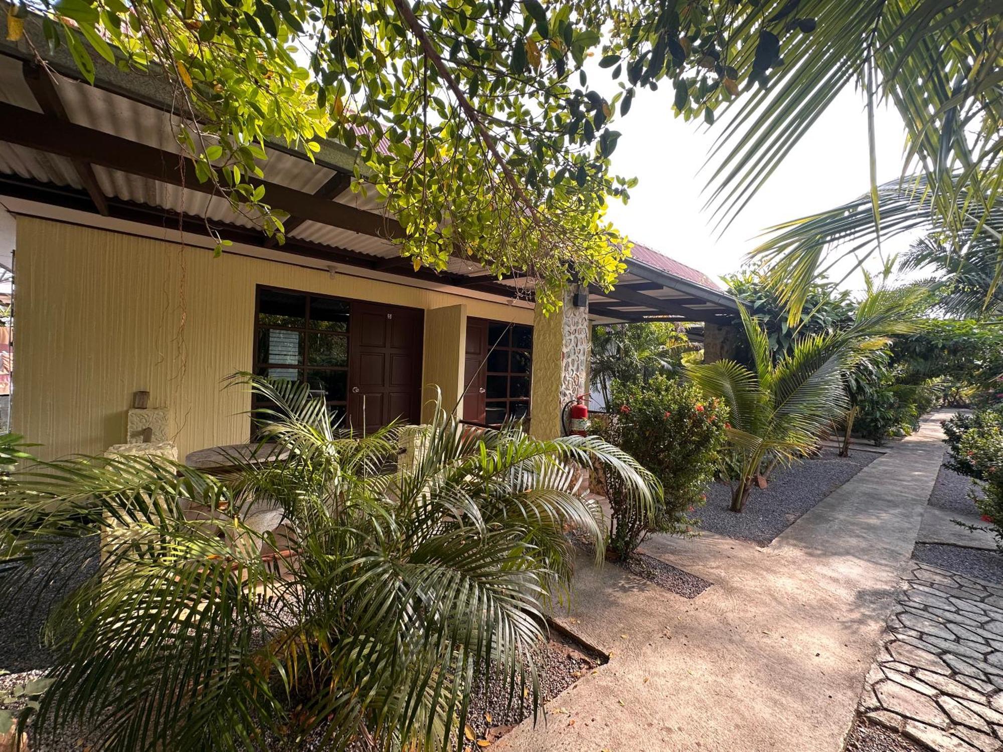 Blue Beach Resort Baanphakrimlay Exterior photo